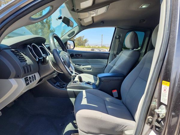 2015 TOYOTA TACOMA Delux Grade