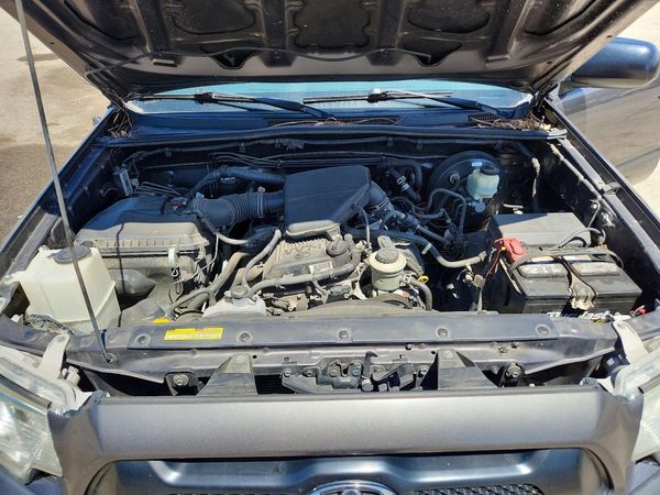 2015 TOYOTA TACOMA Delux Grade