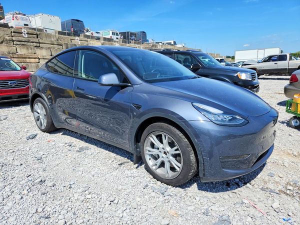 2023 TESLA MODEL Y — Passenger 3/4