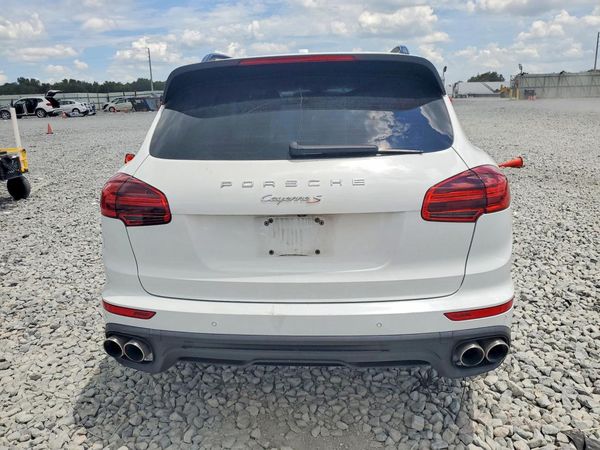 2016 PORSCHE CAYENNE