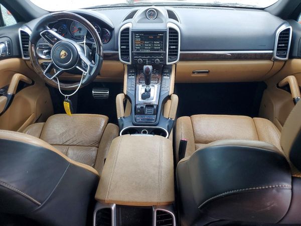 2016 PORSCHE CAYENNE