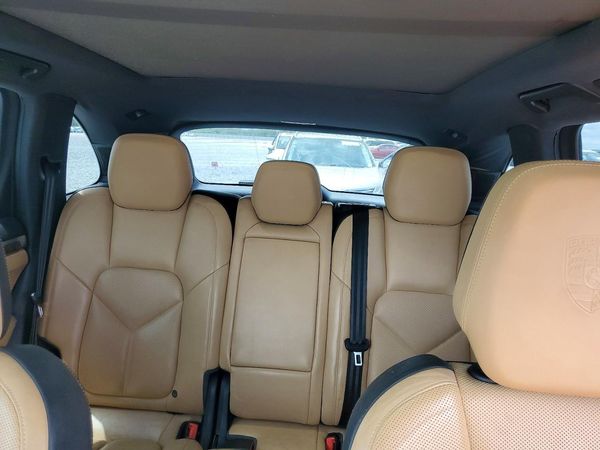 2016 PORSCHE CAYENNE