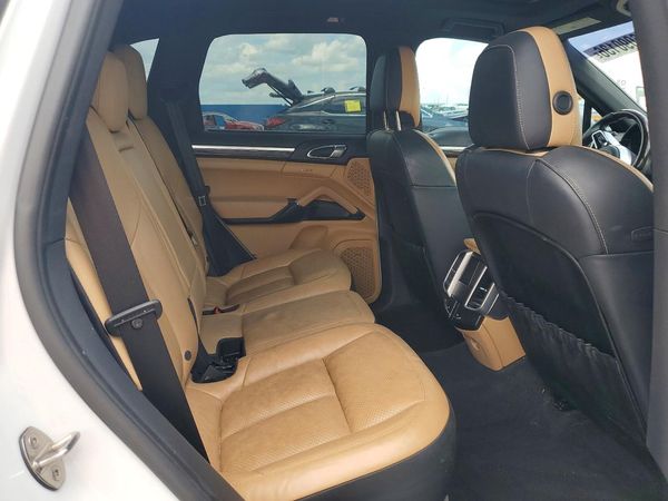 2016 PORSCHE CAYENNE