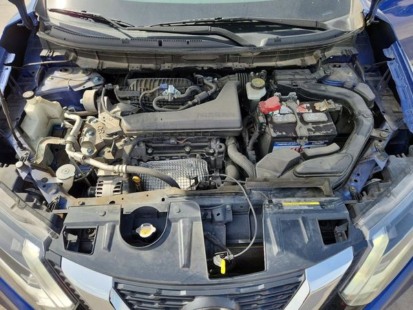 2020 NISSAN ROGUE — Engine bay