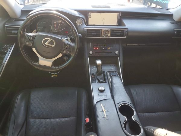 2017 LEXUS IS