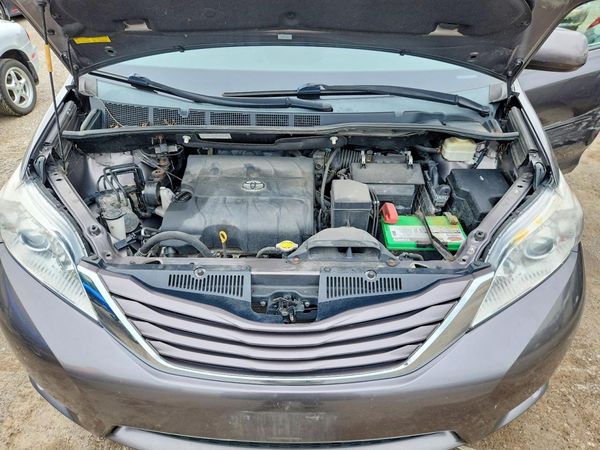 2015 TOYOTA SIENNA