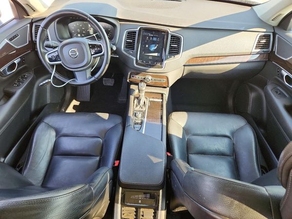 2019 VOLVO XC90