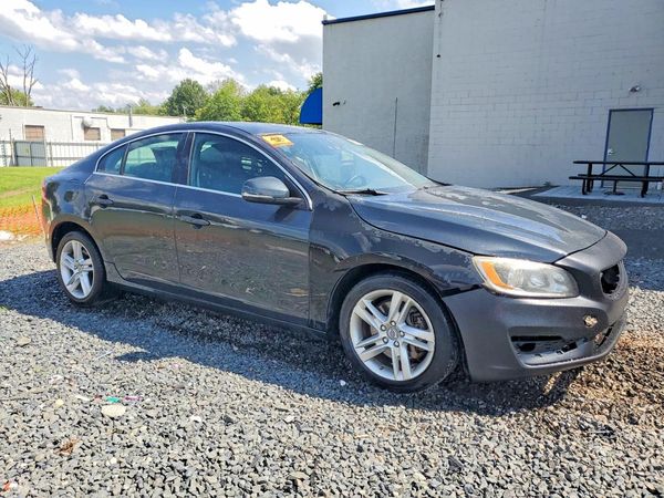 2015 VOLVO S60 Premier (non R design)