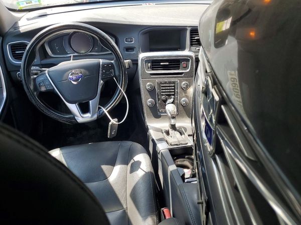 2015 VOLVO S60 Premier (non R design)