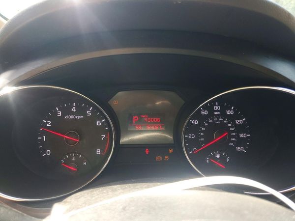 2016 KIA SEDONA LX - Middle-low