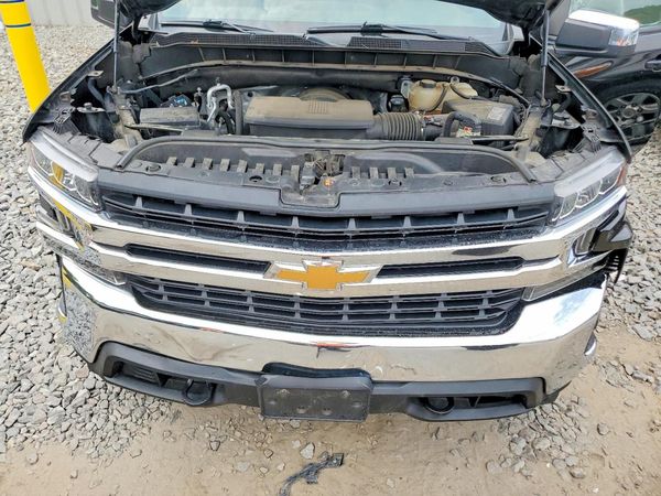 2020 CHEVROLET SILVERADO LT — Engine bay