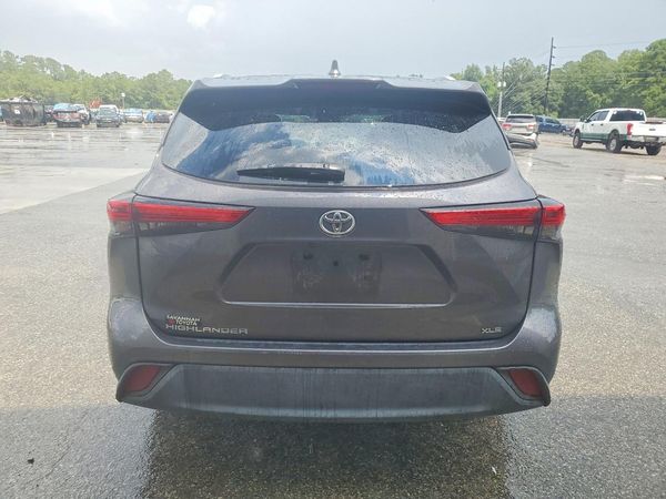 2022 TOYOTA HIGHLANDER XLE