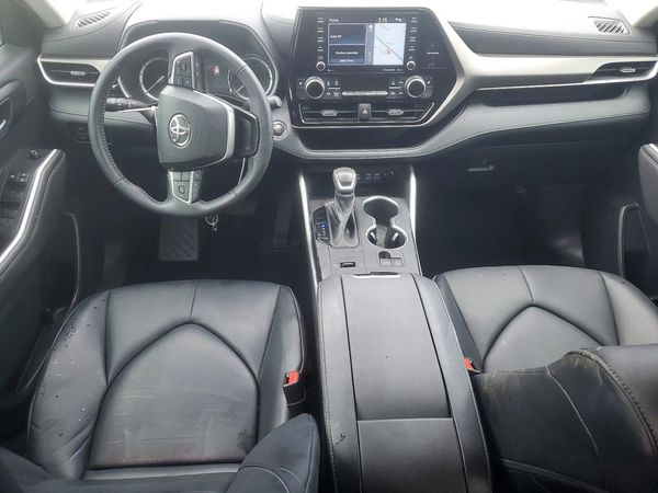 2022 TOYOTA HIGHLANDER XLE