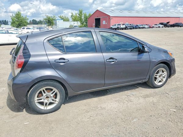 2016 TOYOTA PRIUS