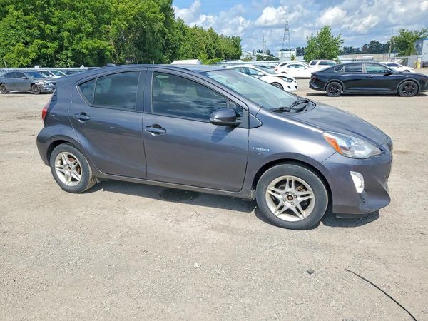 2016 TOYOTA PRIUS