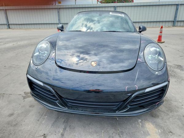 2017 PORSCHE 911