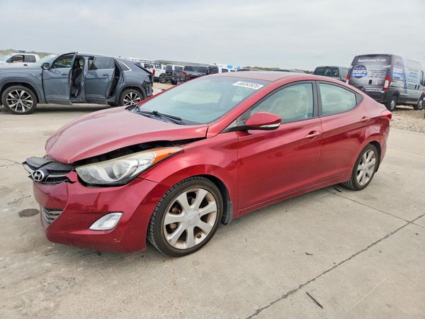 2013 HYUNDAI ELANTRA — Front 3/4