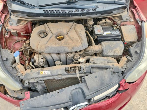 2013 HYUNDAI ELANTRA — Engine bay