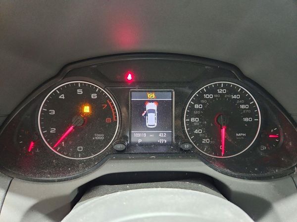 2012 AUDI Q5 Premium Plus
