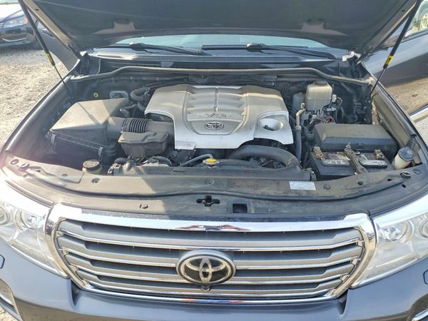 2015 TOYOTA LAND CRUISER