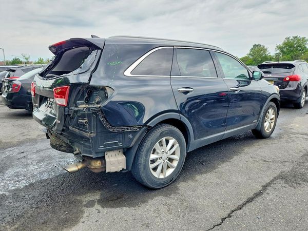 2016 KIA SORENTO L / LX