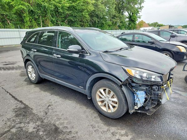 2016 KIA SORENTO L / LX