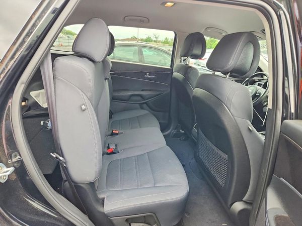 2016 KIA SORENTO L / LX