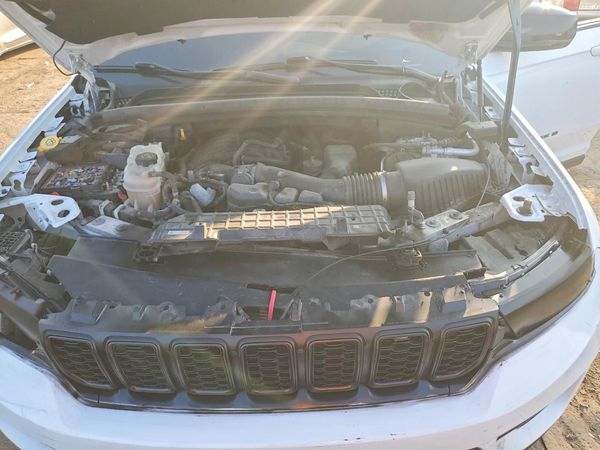 2022 JEEP GRAND CHEROKEE Laredo