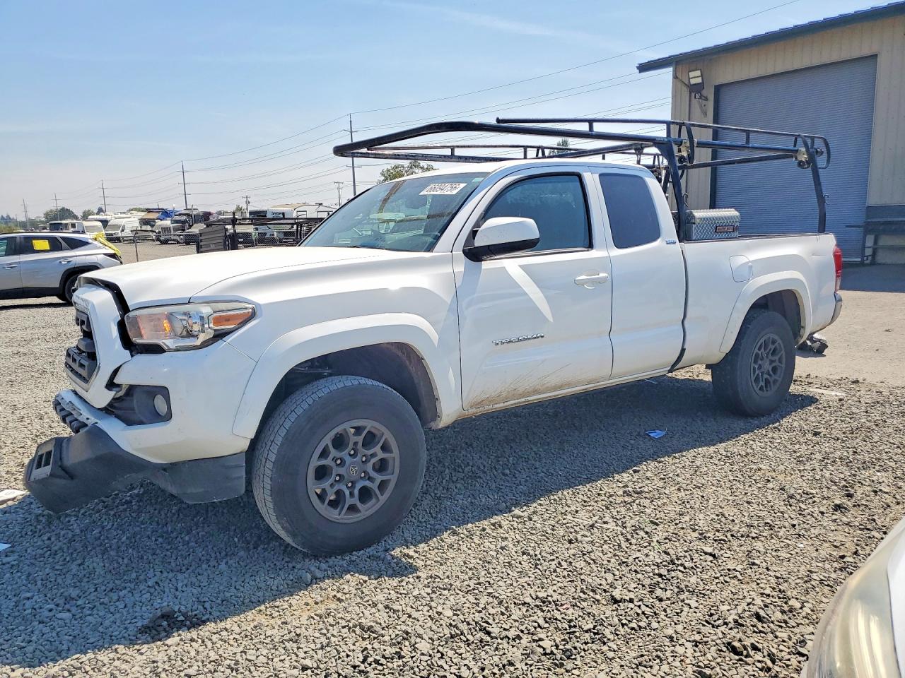 2018 TOYOTA TACOMA SR5 — Front 3/4