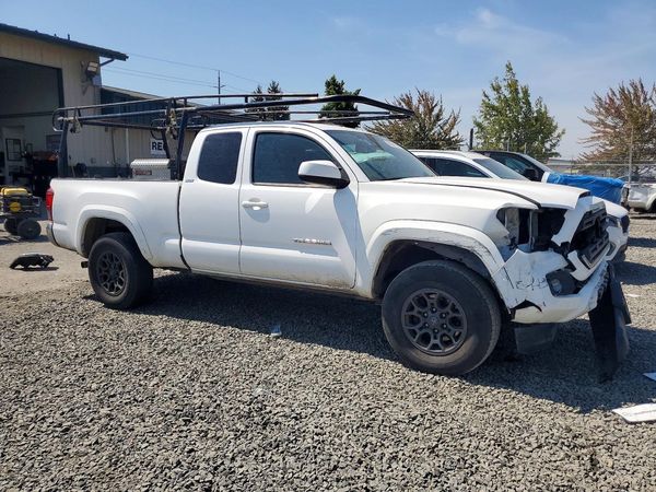 2018 TOYOTA TACOMA SR5 — Passenger 3/4