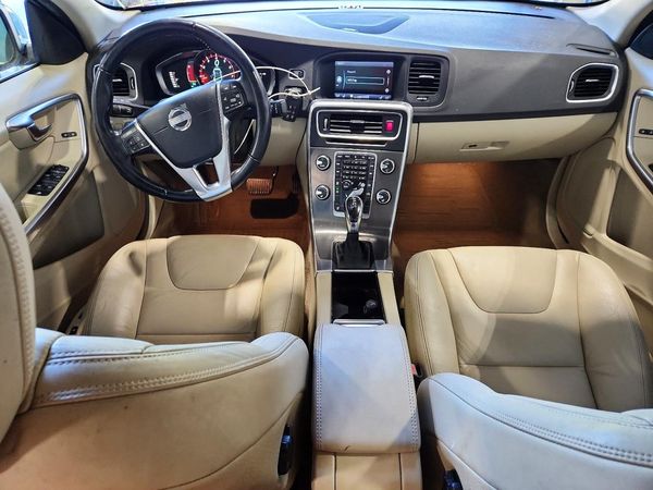 2014 VOLVO S60