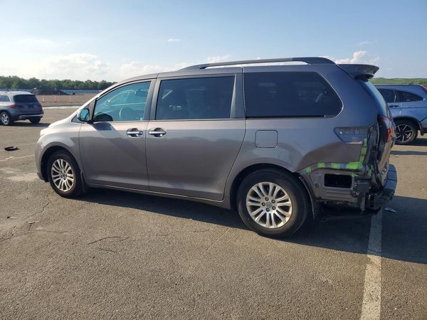 2017 TOYOTA SIENNA