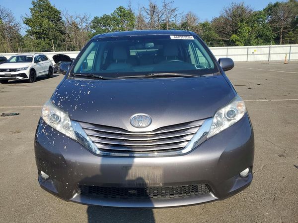 2017 TOYOTA SIENNA