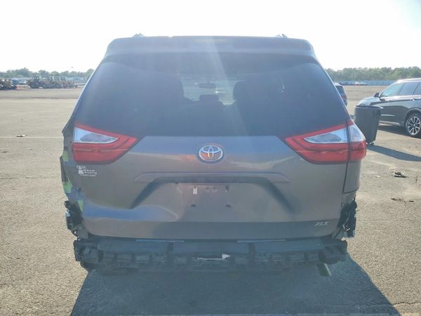 2017 TOYOTA SIENNA