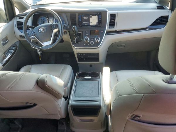 2017 TOYOTA SIENNA