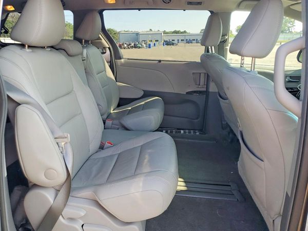 2017 TOYOTA SIENNA