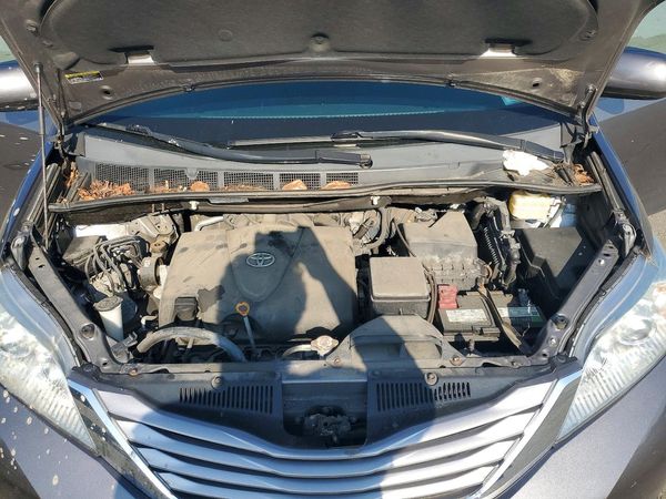 2017 TOYOTA SIENNA