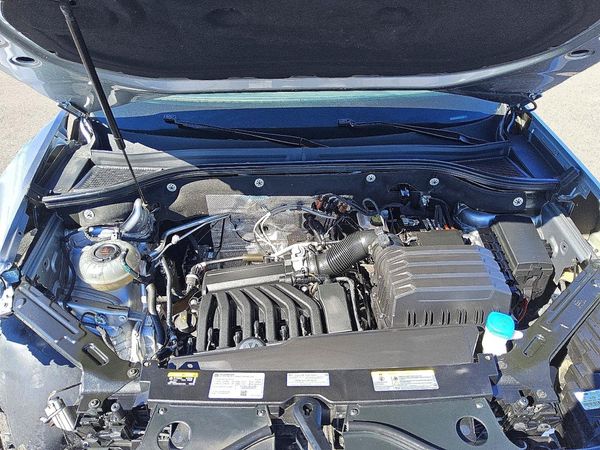 2023 VOLKSWAGEN ATLAS 4Motion SE w/ Tech — Engine bay