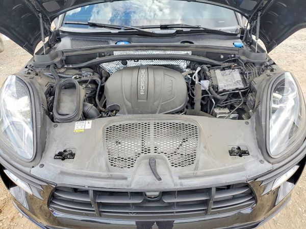 2021 PORSCHE MACAN Base