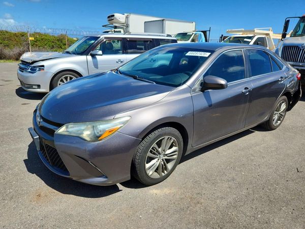 2015 TOYOTA CAMRY — Front 3/4