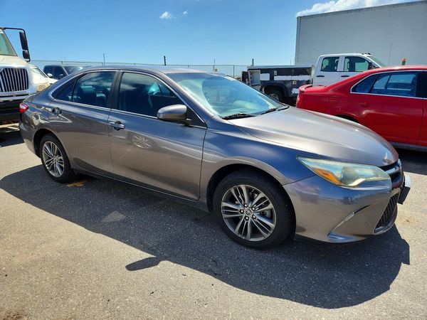 2015 TOYOTA CAMRY — Passenger 3/4
