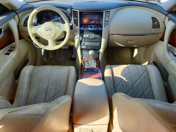 2015 INFINITI QX70