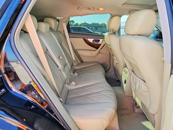 2015 INFINITI QX70
