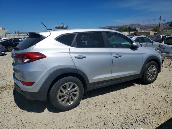 2017 HYUNDAI TUCSON SE (no options) — PSRA