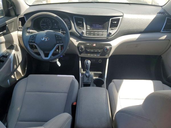 2017 HYUNDAI TUCSON SE (no options) — CKPT