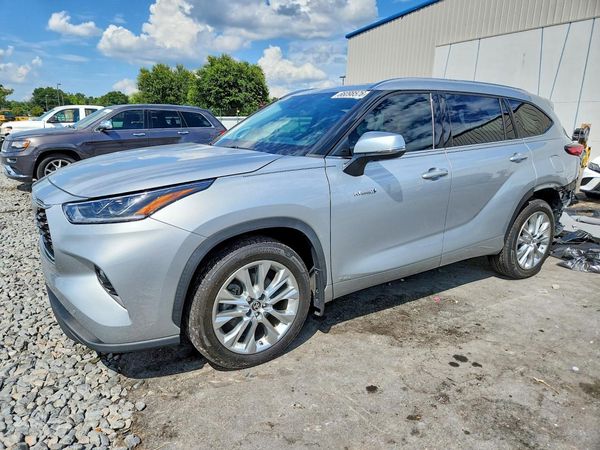 2021 TOYOTA HIGHLANDER Limited — Front 3/4