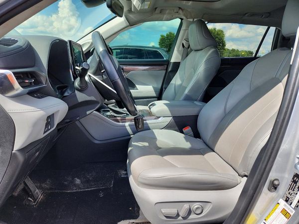 2021 TOYOTA HIGHLANDER Limited — DENT