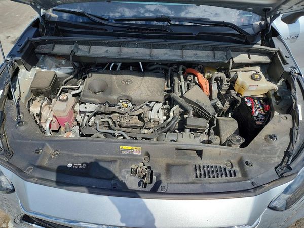 2021 TOYOTA HIGHLANDER Limited — Engine bay