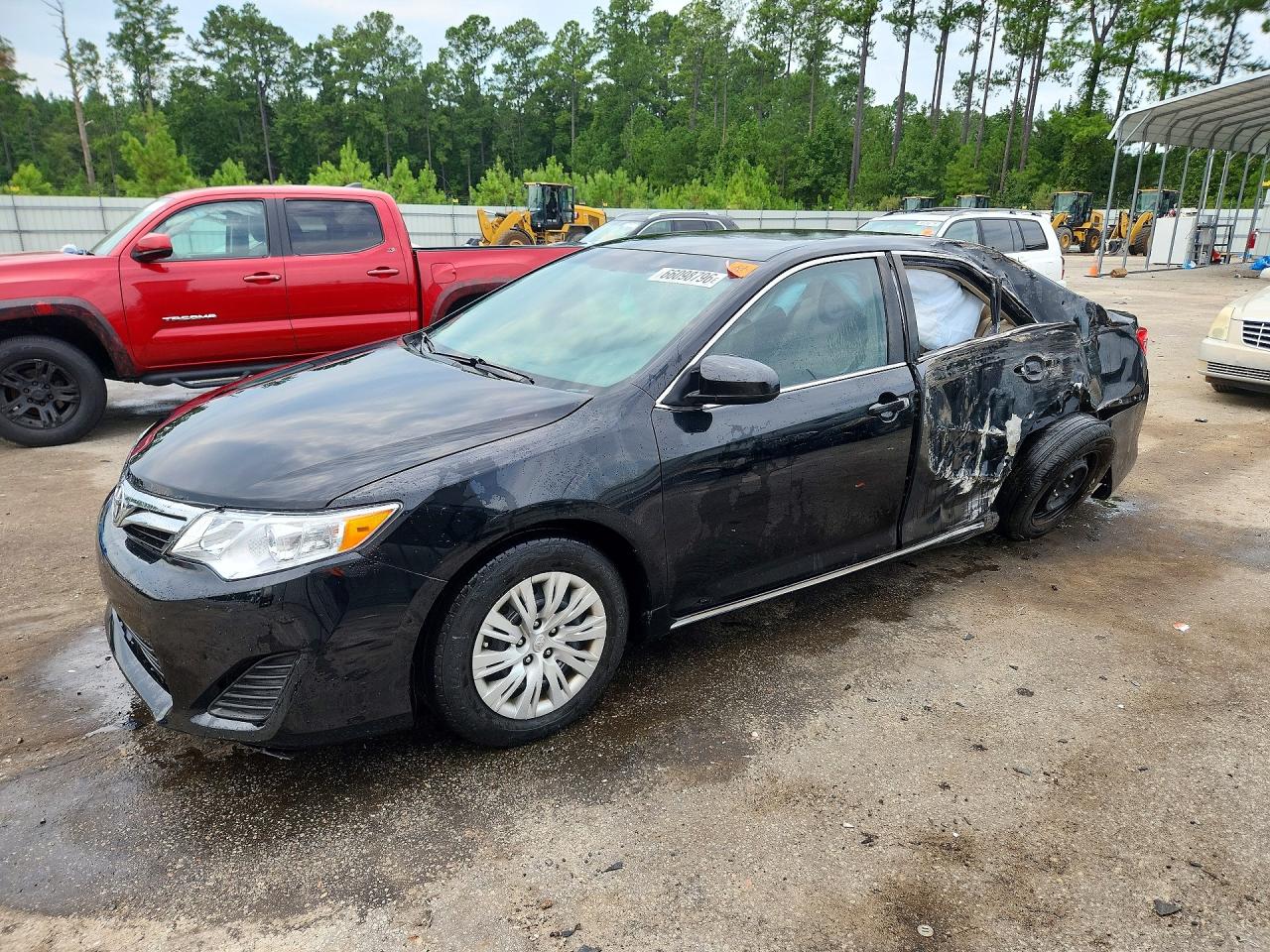 2012 TOYOTA CAMRY — Front 3/4