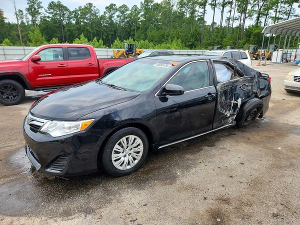 2012 TOYOTA CAMRY — Front 3/4